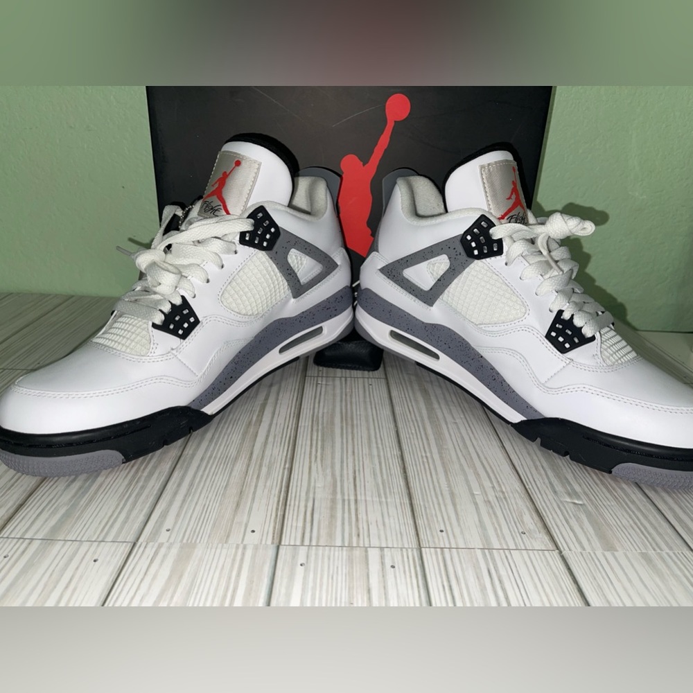 Preowned/Lightly Used: Air Jordan 4 Retro: Cement 4 Size 10 - Picture 9 of 11
